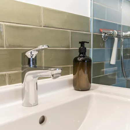 Séjour chez l'habitant Modernes Hostel, In Shared Apartment, Wyba Living *